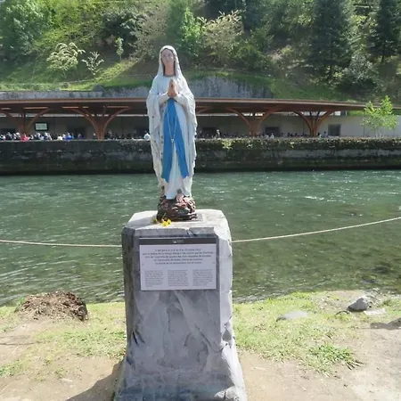 Hotel Bernadette' Cosy Flat - 3 Minutes Walk Main Door To Sanctuary Entrance- Old Town - Bernadette De Soubirous's Neighborhood - Chapel For Prayer On Site 3*