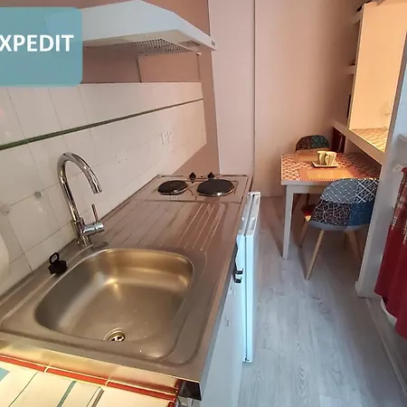 מלון Bernadette' Cosy Flat - 3 Minutes Walk Main Door To Sanctuary Entrance- Old Town - Bernadette De Soubirous's Neighborhood - Chapel For Prayer On Site 3*