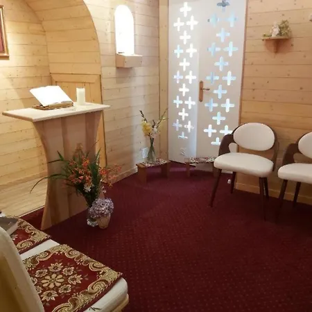 Hotel Bernadette' Cosy Flat - 3 Minutes Walk Main Door To Sanctuary Entrance- Old Town - Bernadette De Soubirous's Neighborhood - Chapel For Prayer On Site Lourdes