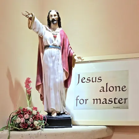 Hotel Bernadette' Cosy Flat - 3 Minutes Walk Main Door To Sanctuary Entrance- Old Town - Bernadette De Soubirous's Neighborhood - Chapel For Prayer On Site 3*