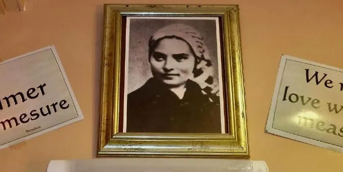 מלון Bernadette' Cosy Flat - 3 Minutes Walk Main Door To Sanctuary Entrance- Old Town - Bernadette De Soubirous's Neighborhood - Chapel For Prayer On Site 3*