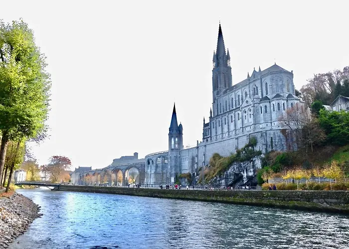 Bernadette' Cosy Flat - 3 Minutes Walk Main Door To Sanctuary Entrance- Old Town - Bernadette De Soubirous's Neighborhood - Chapel For Prayer On Site 3* לורדה