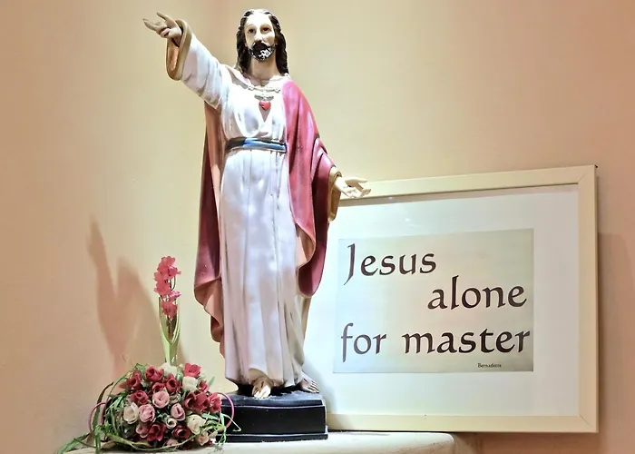 מלון Bernadette' Cosy Flat - 3 Minutes Walk Main Door To Sanctuary Entrance- Old Town - Bernadette De Soubirous's Neighborhood - Chapel For Prayer On Site 3*