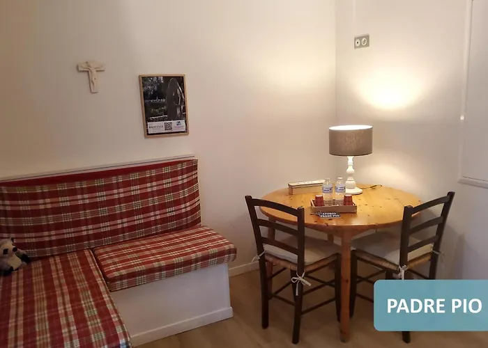 Hotel Bernadette' Cosy Flat - 3 Minutes Walk Main Door To Sanctuary Entrance- Old Town - Bernadette De Soubirous's Neighborhood - Chapel For Prayer On Site