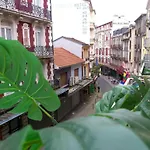 Bernadette' Cosy Flat - 3 Minutes Walk Main Door To Sanctuary Entrance- Old Town - Bernadette De Soubirous's Neighborhood - Chapel For Prayer On Site Hotell