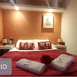Hotell Bernadette' Cosy Flat - 3 Minutes Walk Main Door To Sanctuary Entrance- Old Town - Bernadette De Soubirous's Neighborhood - Chapel For Prayer On Site 3*