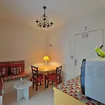 Bernadette' Cosy Flat - 3 Minutes Walk Main Door To Sanctuary Entrance- Old Town - Bernadette De Soubirous's Neighborhood - Chapel For Prayer On Site Hotell