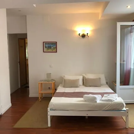 Bernadette' Cosy Flat - 3 Minutes Walk Main Door To Sanctuary Entrance- Old Town - Bernadette De Soubirous's Neighborhood - Chapel For Prayer On Site Hotel 3*