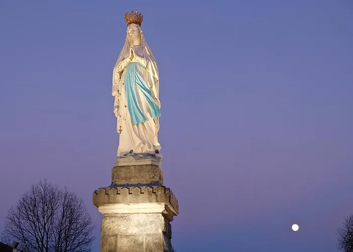 Bernadette' Cosy Flat - 3 Minutes Walk Main Door To Sanctuary Entrance- Old Town - Bernadette De Soubirous's Neighborhood - Chapel For Prayer On Site Hotel Lourdes