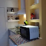 호텔 Bernadette' Cosy Flat - 3 Minutes Walk Main Door To Sanctuary Entrance- Old Town - Bernadette De Soubirous's Neighborhood - Chapel For Prayer On Site 3*